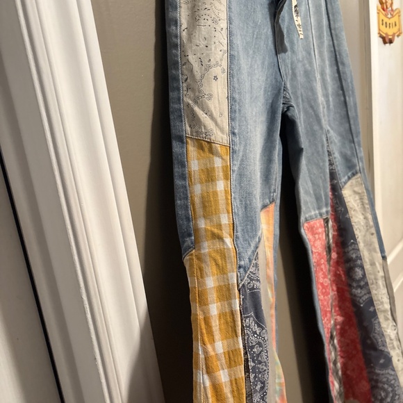 Very cool flare jeans size M with fabric bottom light weight - Picture 8 of 9